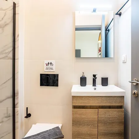 Zografou Bright Getaway - Escape Apartment *